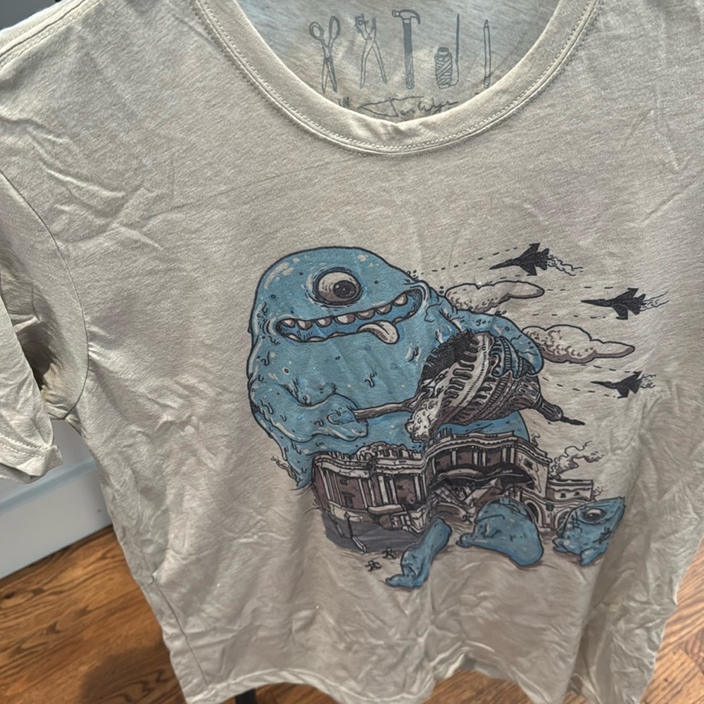 Jon Wye Purple Graphic T Shirt Large